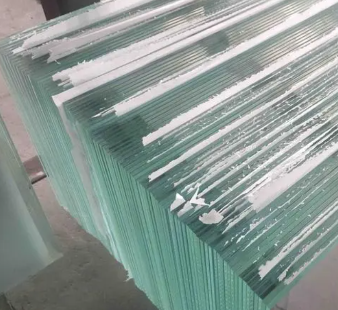 在鋼化玻（bō）璃的過程中如（rú）何做到均勻通透（tòu）